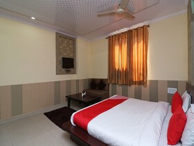 Hotel Chilana Tower by OYO