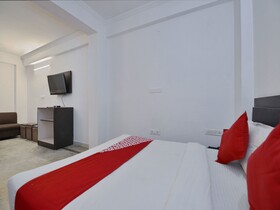 Hotel Chilana Tower by OYO