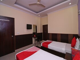 Hotel Chilana Tower by OYO