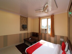 Hotel Chilana Tower by OYO
