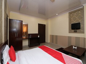 Hotel Chilana Tower by OYO