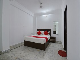 Hotel Chilana Tower by OYO