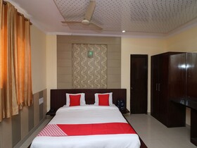 Hotel Chilana Tower by OYO