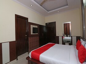 Hotel Chilana Tower by OYO