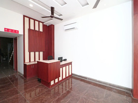 Woods Inn By OYO Rooms