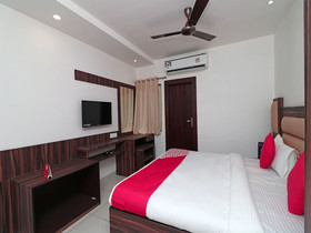 Woods Inn By OYO Rooms