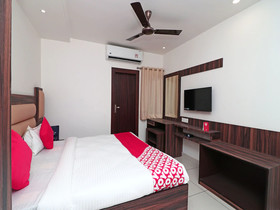 Woods Inn By OYO Rooms
