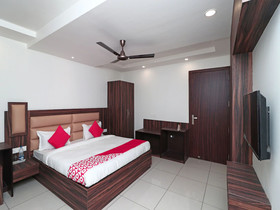 Woods Inn By OYO Rooms