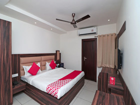 Woods Inn By OYO Rooms