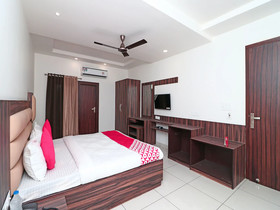 Woods Inn By OYO Rooms