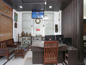 Crown Courtyard By Naavagat