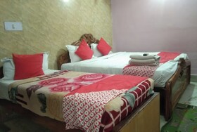 Goroomgo Rashmi Agra