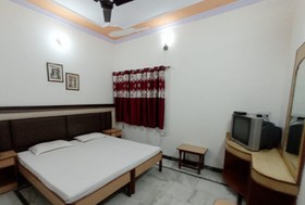 Goroomgo Taj View Agra