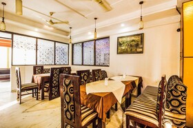 Hotel Alpine by FabHotels