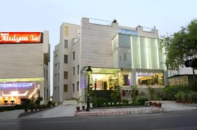 Hotel Atulyaa Taj