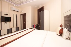 Hotel Gayatri Residency by OYO