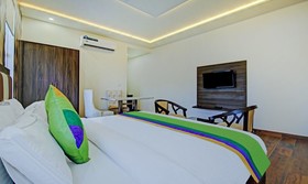 Hotel Taj Venture By Park Tree