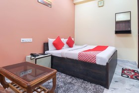 Prateeksha Homestay Dayalbagh by OYO Rooms
