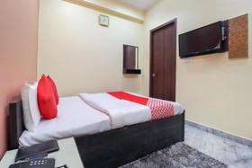 Prateeksha Homestay Dayalbagh by OYO Rooms