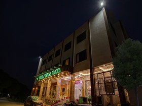 Swess Grand by Treeebo