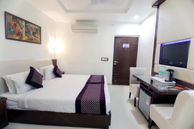 Taj Inn Hotel