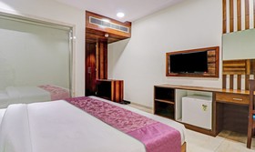 Treebo Tryst Glassy Junction