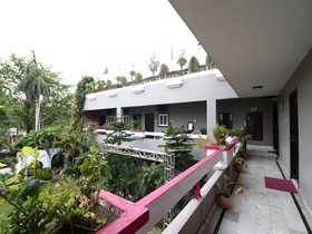 Hotel East Lite by OYO