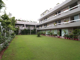 Hotel East Lite by OYO