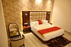 Hotel Aakriti Clarks Inn Express