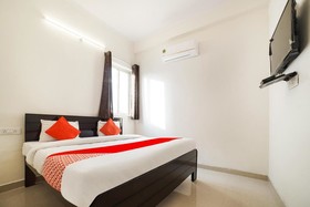 Hotel Arrow 19 by OYO Rooms