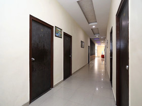 Hotel Maanya Palace by OYO Rooms