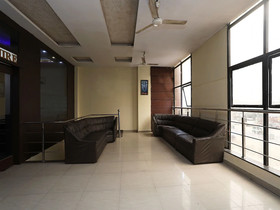 Hotel Maanya Palace by OYO Rooms