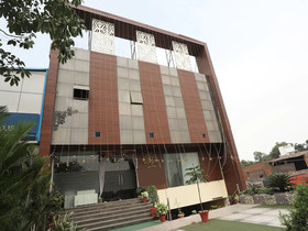 Hotel Maanya Palace by OYO Rooms