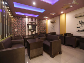 Hotel Maanya Palace by OYO Rooms