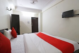 N H Plaza Lodge & Farm House by OYO Rooms