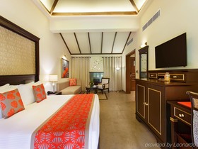 Corbett Gateway Resort & Spa