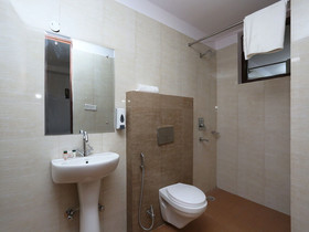 Amaira Hotel And Banquets By OYO Rooms