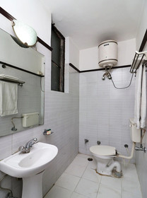 Hotel Samrat By OYO Rooms