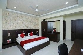 Oyo Townhouse 76100 Hotel Diamond