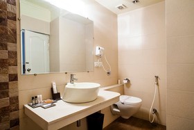 Mayfair Inn by Fabhotel