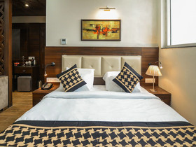 Edition O 30009 Skyhilton Alam Bagh