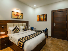 Edition O 30009 Skyhilton Alam Bagh