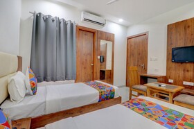 Fabexpress The Regalia Inn