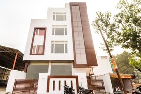 Gayatri Palace by OYO Rooms