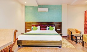 Gayatri Palace by OYO Rooms