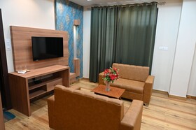 Hotel Olive Crown