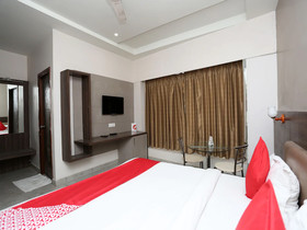 Hotel RP Grand Titanium by OYO Rooms