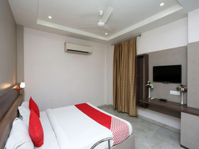 Hotel RP Grand Titanium by OYO Rooms