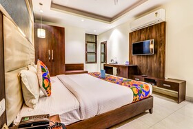 Hotel Solitaire by FabHotels