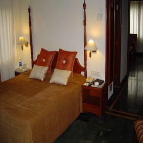 La Place Sarovar Portico
